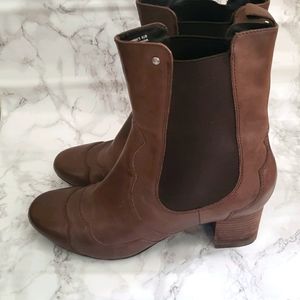 Rockport boots size 8.5